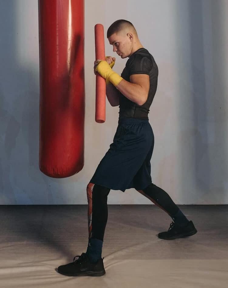 Boxer showing how to keep a proper boxing stance